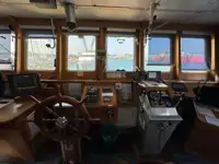 Konttilaiva myynnissä