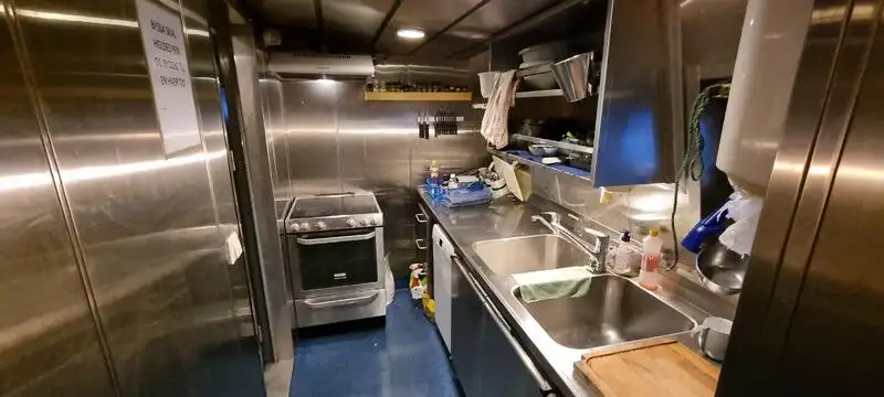 Vetolaiva myynnissä
