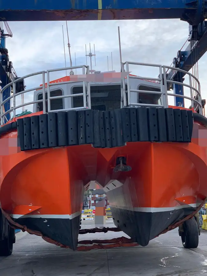 Tuulipuistoaluksen huoltoalus myynnissä