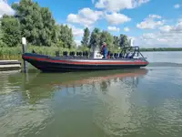 Konttilaiva myynnissä