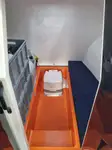 Konttilaiva myynnissä