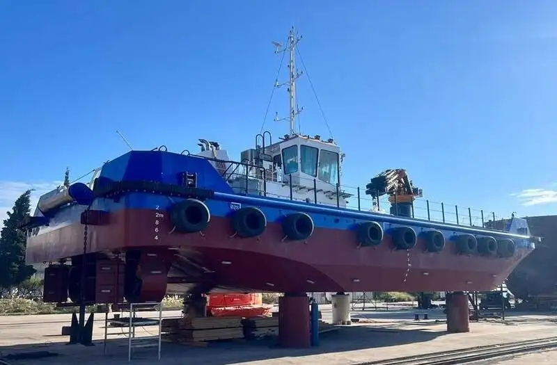 Konttilaiva myynnissä