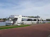 Risteilyalus myynnissä