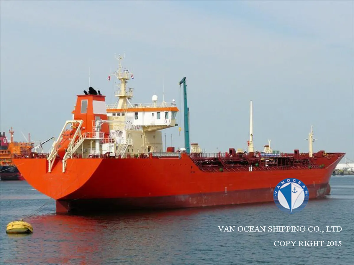 Öljy-/kemikaalitankkeri myynnissä