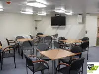 Konttilaiva myynnissä