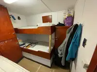 Konttilaiva myynnissä