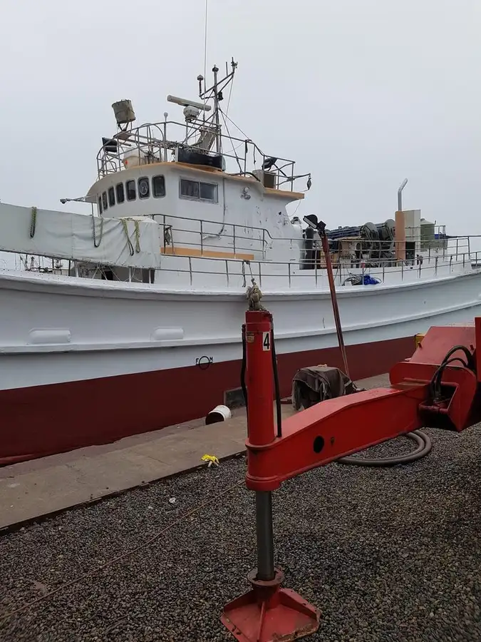 Pitkäsiima-alus Myytävänä