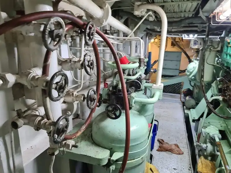 Pitkäsiima-alus Myytävänä