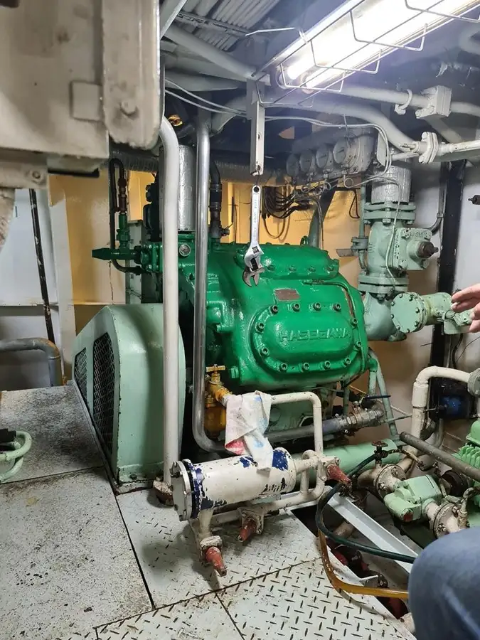 Pitkäsiima-alus Myytävänä