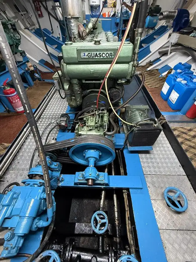 Kalastustroolari Myytävänä