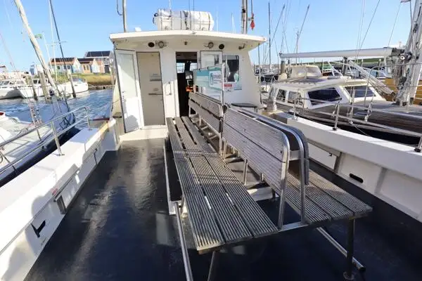 Partiovene Myytävänä